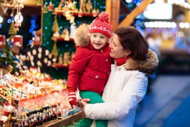 Aile Noel alışveriş sunar