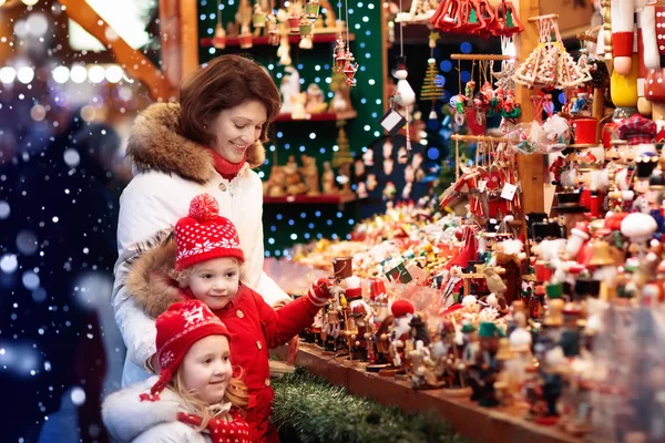 Aile Noel alışveriş sunar