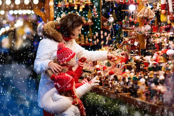 Compras familiares Regalos de Navidad —  Fotos de Stock