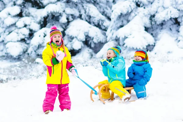 Kids on sleigh ride. Children sledding. Winter snow fun. — Stock Photo, Image