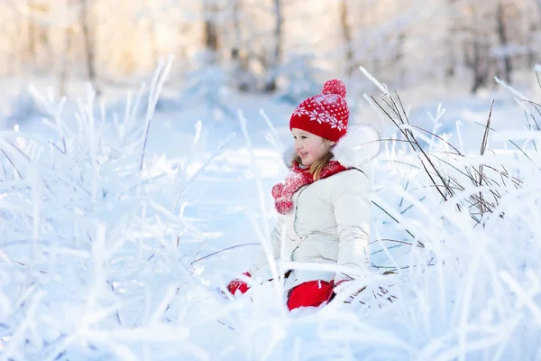 Child playing with snow in winter. Kids outdoors. — Stock Photo, Image