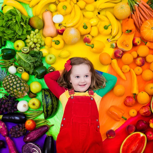 Nutrição saudável de frutas e vegetais para crianças — Fotografia de Stock