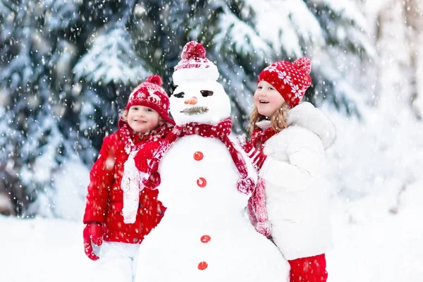 Kids building snowman. Children in snow. Winter fun. — Stock Photo, Image