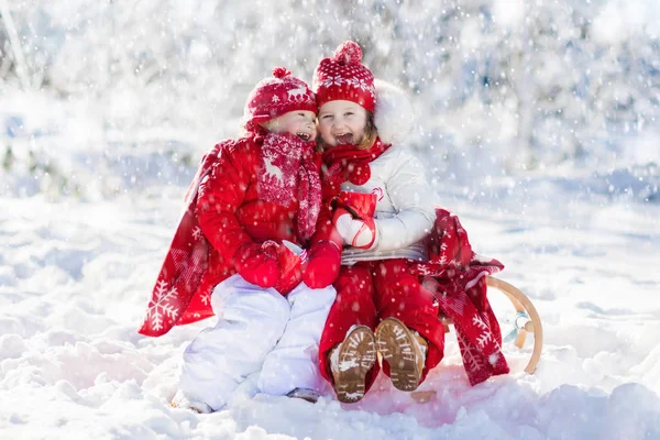 Kids sledding in winter forest. Children drink hot cocoa in snow — Stock Photo, Image