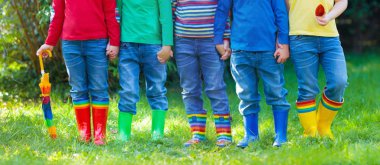 Yağmur botlar çocuklar. Lastik çizmeler çocuklar için.