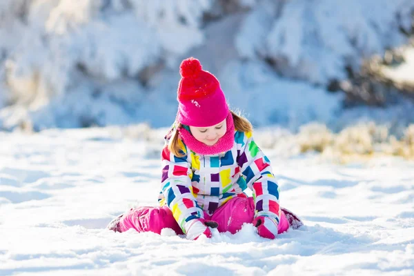 Child playing with snow in winter. Kids outdoors. — Stock Photo, Image