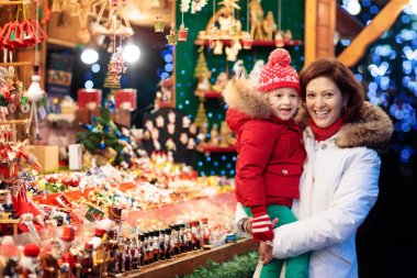 Aile Noel alışveriş sunar