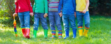 Yağmur botlar çocuklar. Lastik çizmeler çocuklar için.