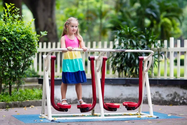 Child on school playground. Kids play. — Stock Photo, Image