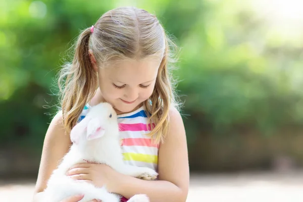 Child with rabbit. Easter bunny. Kids and pets. — Stock Photo, Image