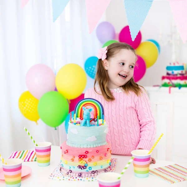 Kids birthday party with cake — Stock Photo, Image