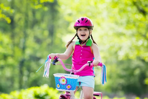 Child riding bike. Kid on bicycle. — Stock Photo, Image