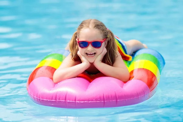 Child on inflatable float in swimming pool. — Stock Photo, Image