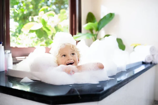 Child in bubble bath. Kid bathing. Baby in shower. — Stock Photo, Image