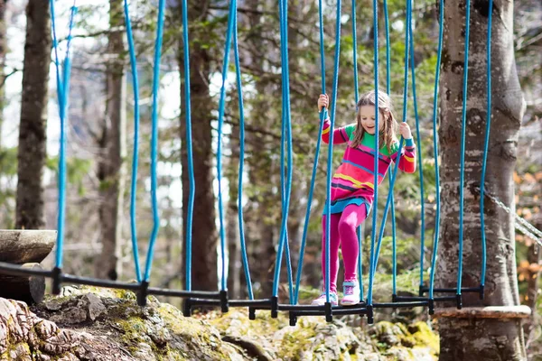 Child in adventure park. Kids climbing rope trail. — Stock Photo, Image