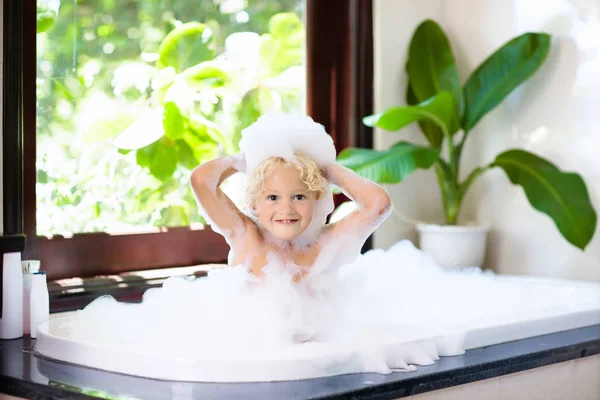 Child in bubble bath. Kid bathing. Baby in shower. — Stock Photo, Image