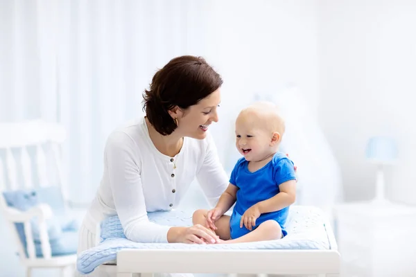 Mother and baby on changing table — Stock Photo, Image