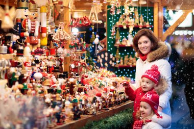 Aile Noel alışveriş sunar