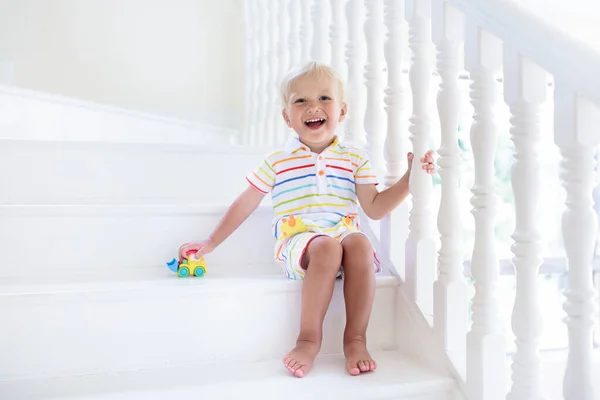 Kids on stairs. Child moving into new home. — Stock Photo, Image