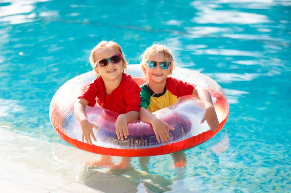 Kids in swimming pool. Life jacket for child. — Stockfoto