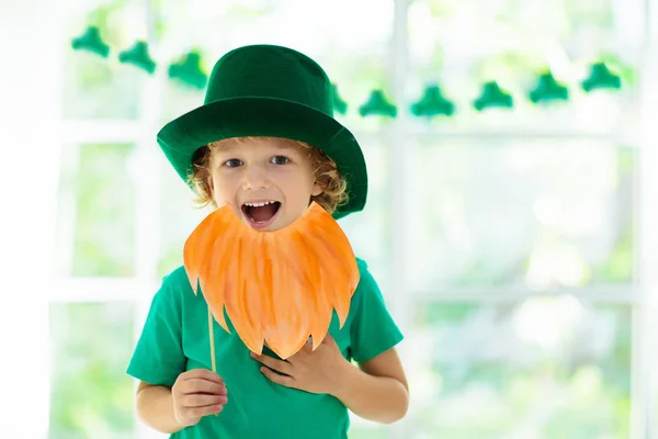 Kids celebrate St Patrick Day. Irish holiday. — Stok fotoğraf