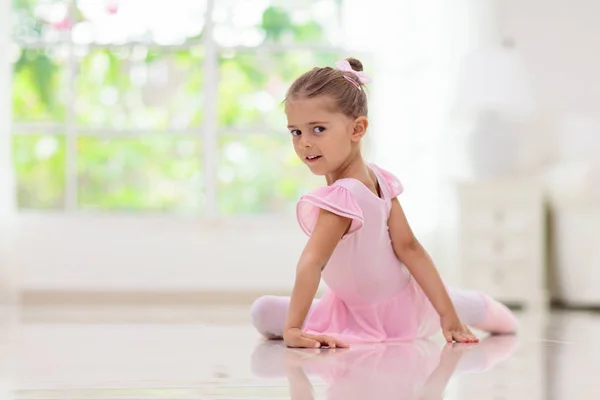 Baby Ballet Studio Little Ballerina Dance Class Cute Girl Pink — ストック写真