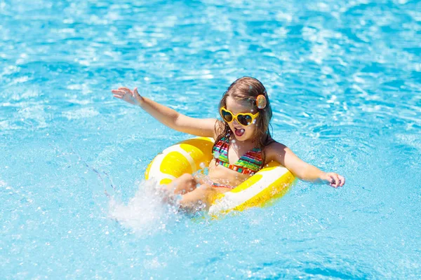 Criança Piscina Anel Limão Amarelo Inflável Menina Aprendendo Nadar Com — Fotografia de Stock