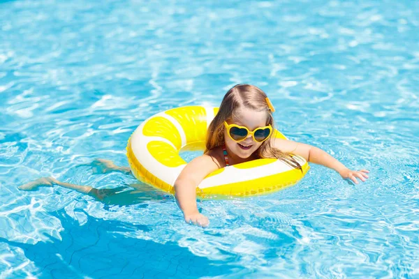 Criança Piscina Anel Limão Amarelo Inflável Menina Aprendendo Nadar Com — Fotografia de Stock