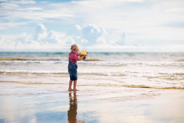 Child Playing Tropical Beach Little Boy Bucket Spade Sea Shore — Stock Photo, Image