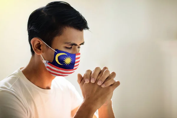 Pray Malaysia Asian Man Face Mask Praying Patient Hospital Chapel — Stock Photo, Image