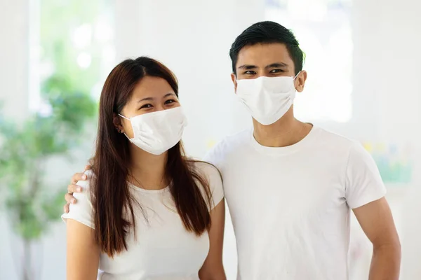 Jeune Couple Asiatique Masque Facial Pendant Épidémie Virus Pandémie Coronavirus — Photo