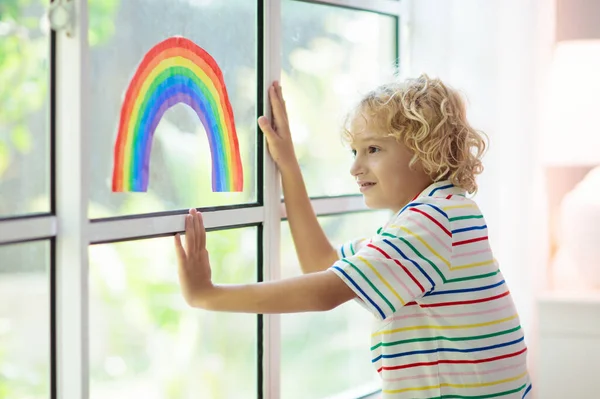 Coronavirus Quarantäne Bleiben Sie Hause Kinder Sitzen Fenster Kinder Malen — Stockfoto