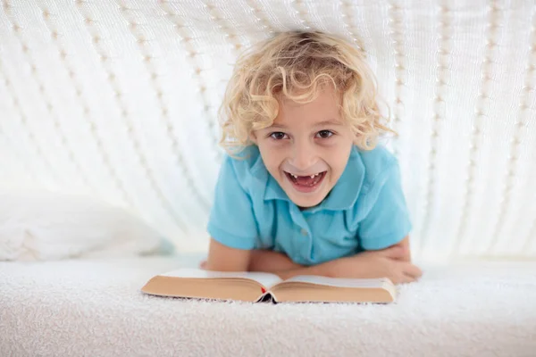 Barnbok Sängen Stickad Filt Barn Mysiga Sovrum Hygge Stil Liten — Stockfoto