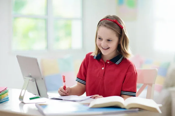 Fjärrundervisning Online Skolbarn Med Dator Som Har Videokonferens Chatt Med — Stockfoto