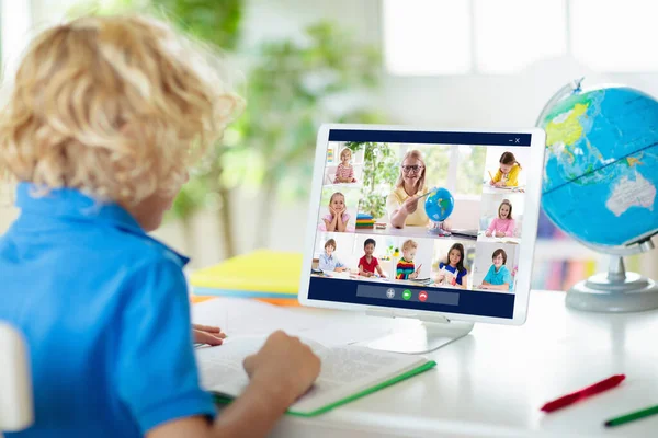 Онлайн Дистанційне Навчання Шкільні Діти Комп Ютером Мають Відеоконференцію Спілкування — стокове фото