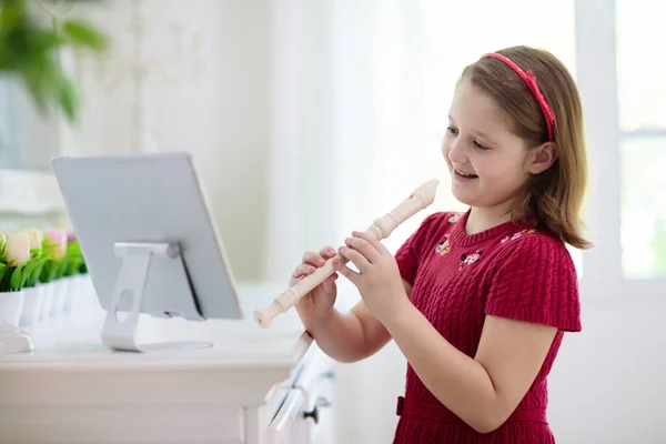 Kind Spielt Flöte Fernlernen Von Hause Aus Kunst Für Kinder — Stockfoto