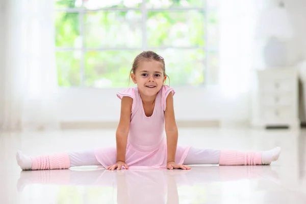 Ballet Home Training Remote Learning Little Ballerina Dance Class Cute — Stock Photo, Image