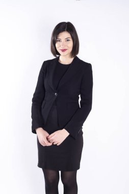 Beyaz arka planda poz veren iş kadını