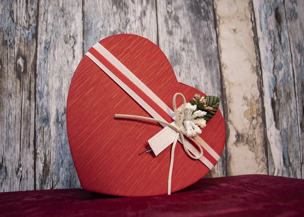 Corazón Sobre Fondo Madera Para Día San Valentín —  Fotos de Stock