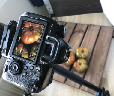 Stok fotoğrafçılığı için domates fotoğraflama