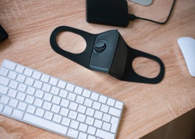 Masa, evde çalışmak için çalışma alanı