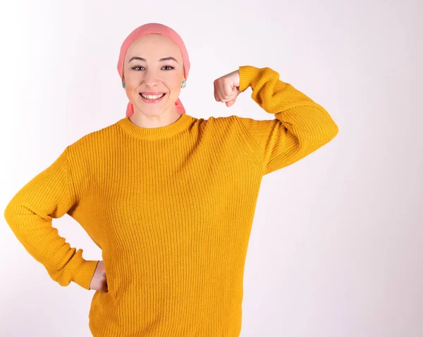 güçlü kadın kanserle savaşıyor