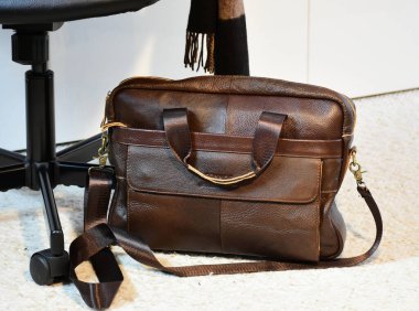 Erkek deri çantası.