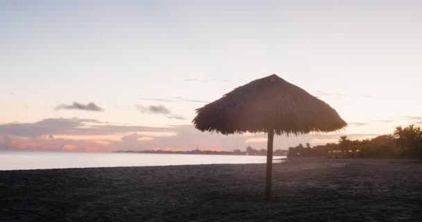 美丽日出海滩古巴游戏中时光倒流 — 图库视频影像