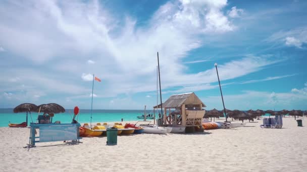 Cuba. The coast of the Caribbean Sea. Cayo Largo. Beach. — Stock Video