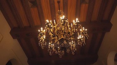 Küba, Havana - 15 Ekim 2016: avlu National Hotel Havana'bir çeşme ile yeşil bir cennet için oluşturun tatilcilerin gölge konuklarla çim Küba'nın bayraklı.