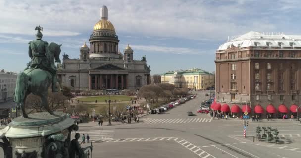 St. Isaacs-katedralen i St. Petersburg antenn skott — Stockvideo