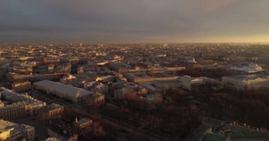 St. Petersburg hava dron nehir Neva çatılar