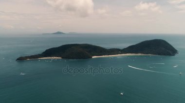 Tayland Mercan Adası uçak atış görünümü adanın deniz seviyesinden 500 metre yükseklikten. Quadrocopter ile çekim.