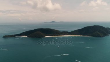 Tayland Mercan Adası uçak atış görünümü adanın deniz seviyesinden 500 metre yükseklikten. Quadrocopter ile çekim.